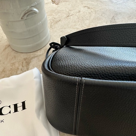 Cary Pebble Leather Crossbody Shoulder Bag - Black - Picture 10 of 14